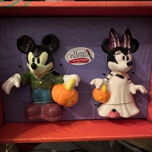 Mickey and Minnie’s Halloween 🎃 🧂 pepper shakers.